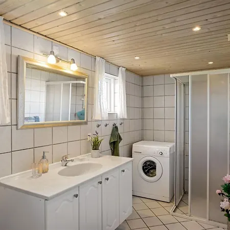 Ingalil - 200m From The Sea By Interhome